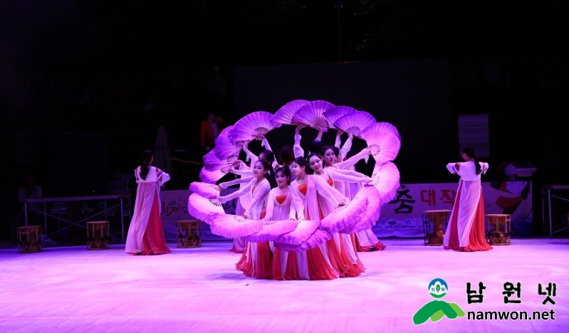14일 광한루원 앞 춤판무대에서 가진 이판사판춤판 공연 (1).JPG