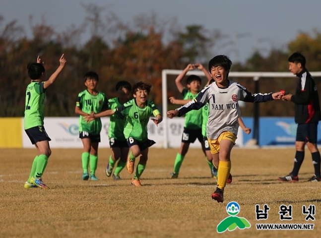 1106 유소년 축구 사진1(출처 대한축구협회).jpg