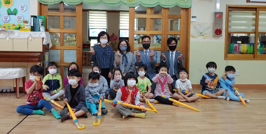 0924 운봉읍-운봉로타리클럽 어린이집 운봉초에 마스크 전달 (1).JPG