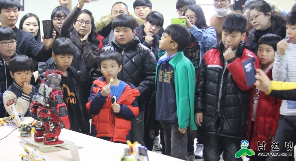 1216 여성가족과 - 산동지역아동센터 로봇 전시회 개최2.JPG